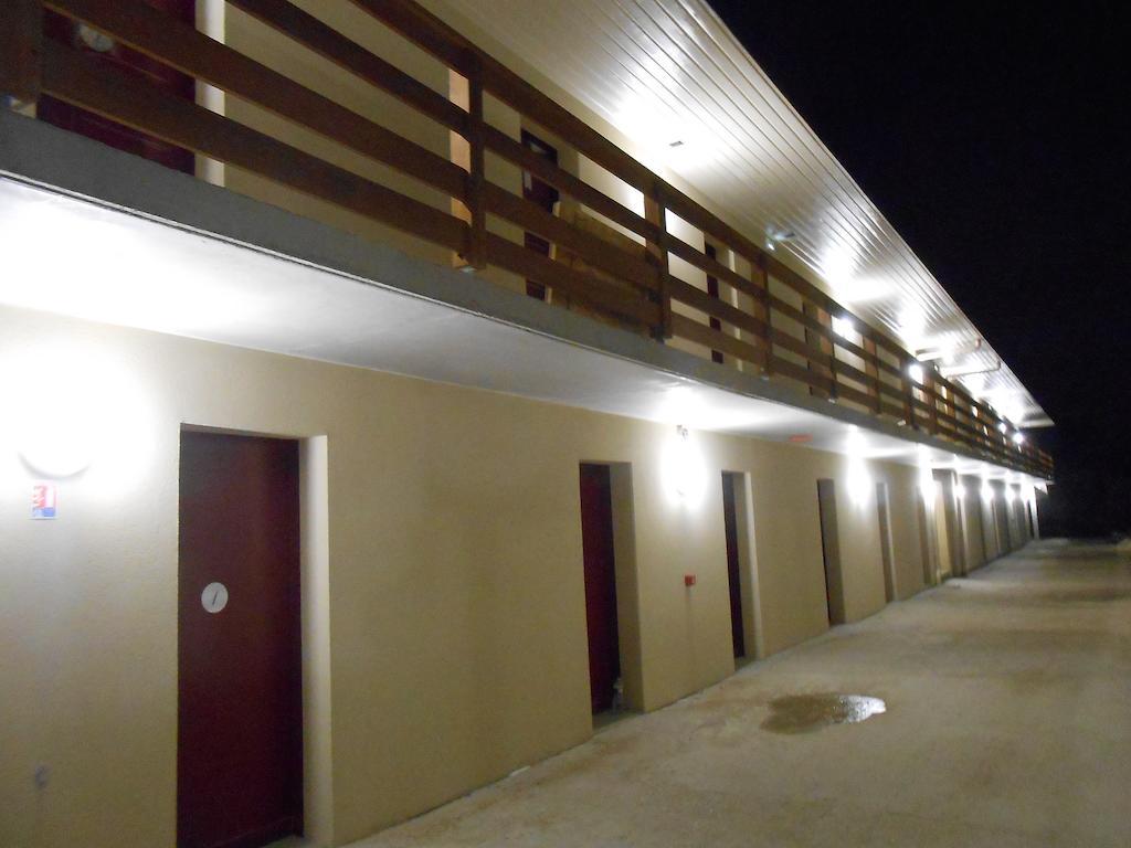 Hotel La Pause Évreux Esterno foto