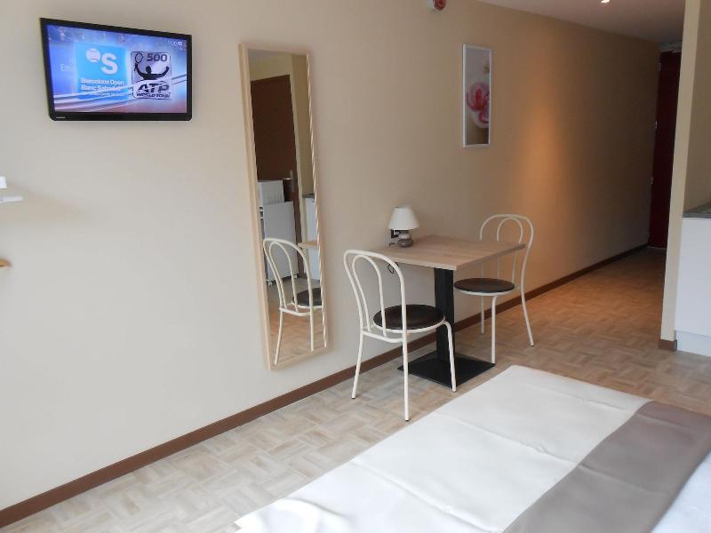 Hotel La Pause Évreux Esterno foto