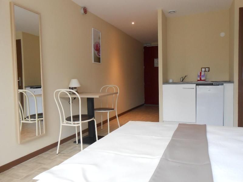 Hotel La Pause Évreux Esterno foto