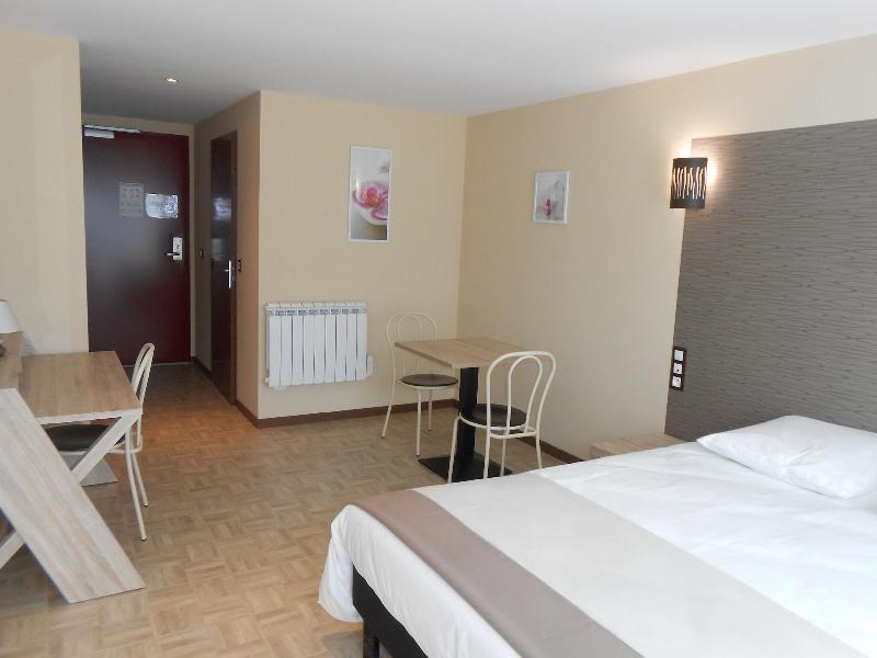 Hotel La Pause Évreux Esterno foto
