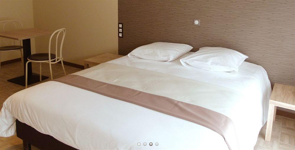 Hotel La Pause Évreux Esterno foto