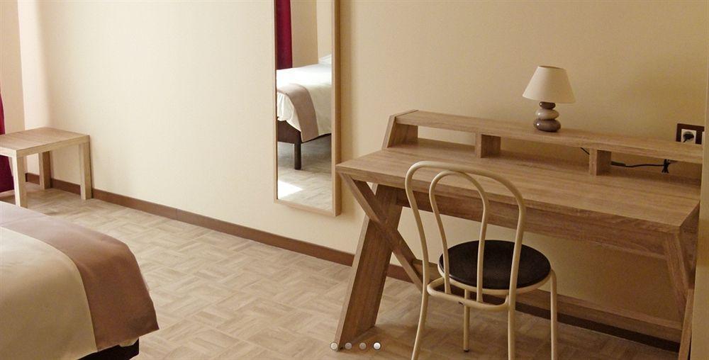 Hotel La Pause Évreux Esterno foto