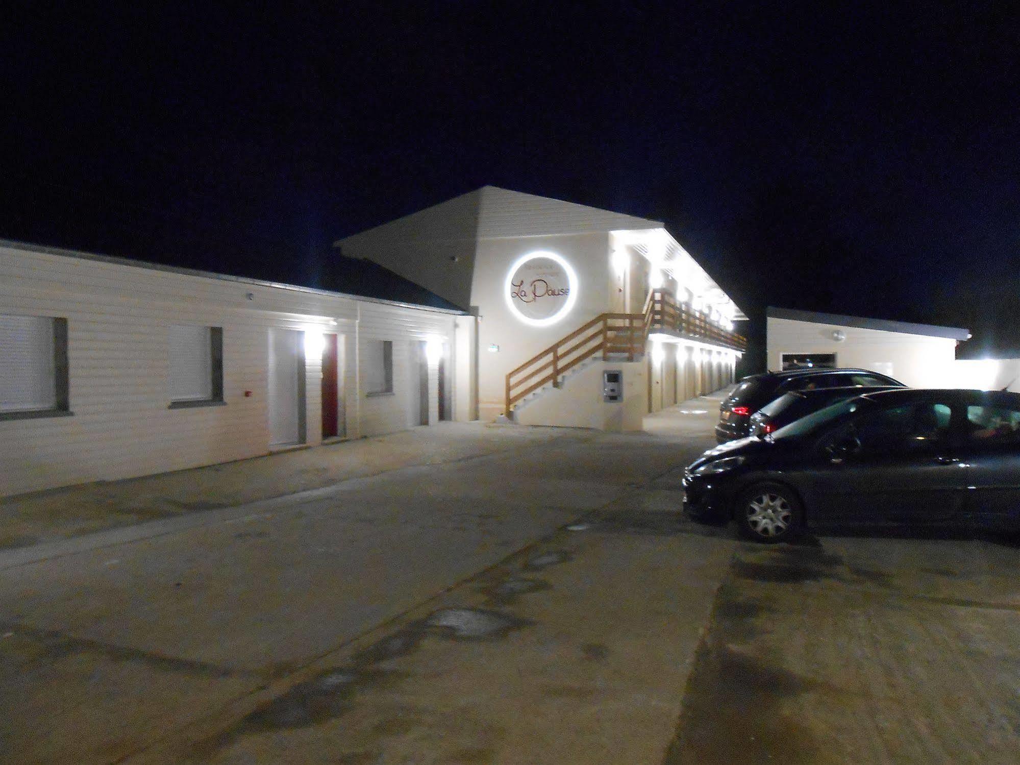 Hotel La Pause Évreux Esterno foto