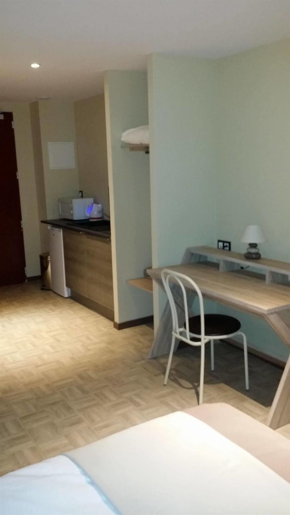 Hotel La Pause Évreux Esterno foto