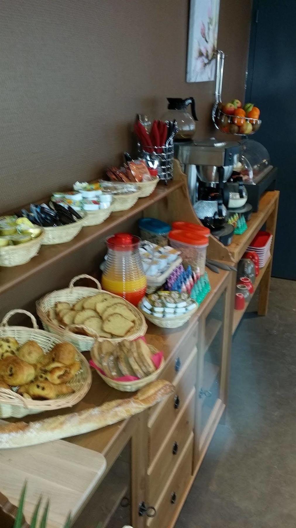 Hotel La Pause Évreux Esterno foto